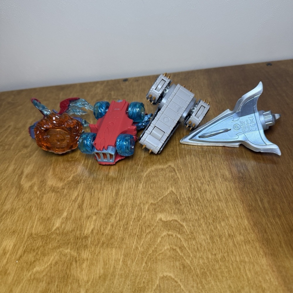 Lot of 4 Skylanders Super Chargers Figurine Game Pieces - Picture 3 of 3